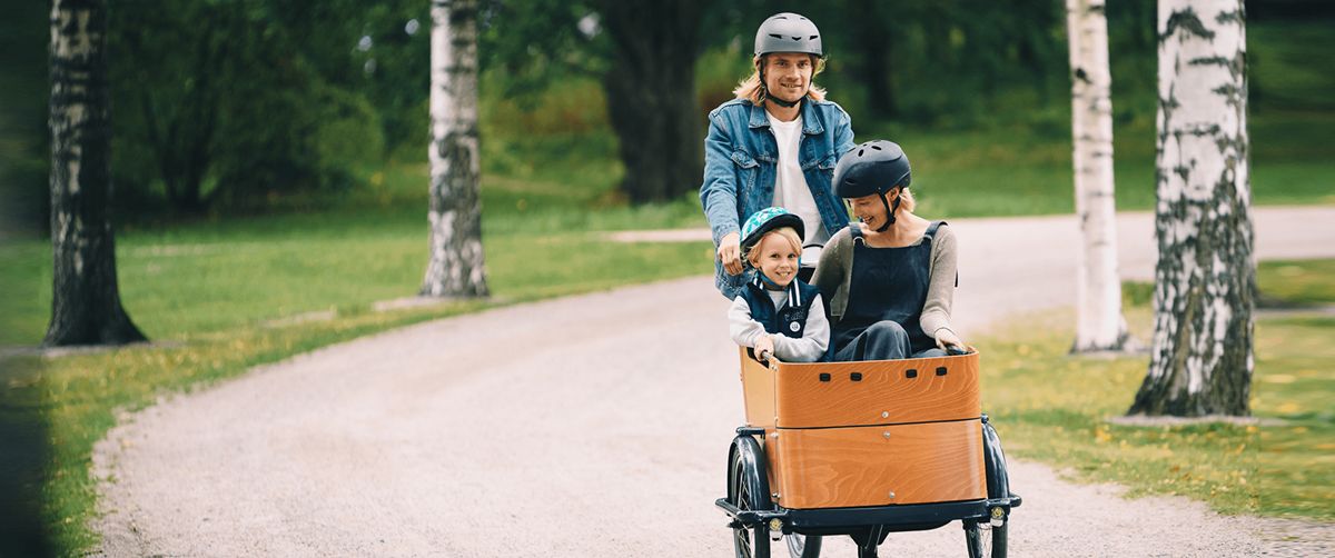 Janne L Mobile Pay family 2680x1122 1200x502