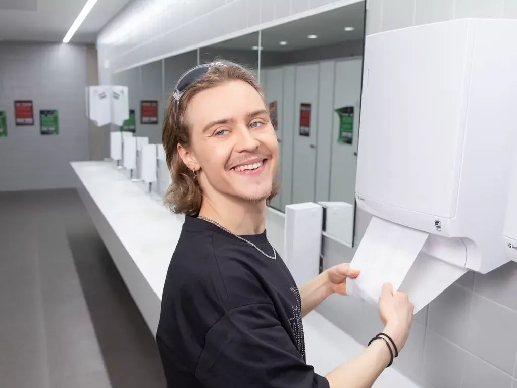 Nettisivu 1600x1200 mies 1024x768 jpg